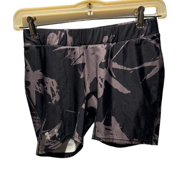 {Under Armour} Black Heat Gear Compression Shorts - Picture 1 of 3